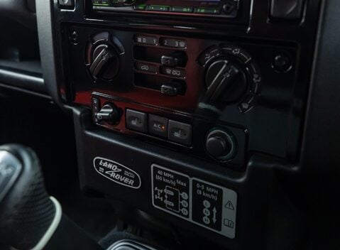 Land Rover Defender 90 ADVENTURE 23