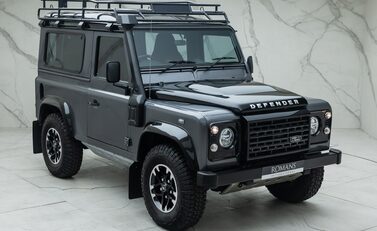 Land Rover Defender 90 ADVENTURE 11