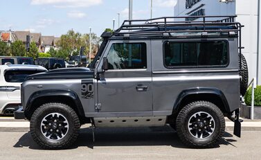 Land Rover Defender 90 ADVENTURE 3