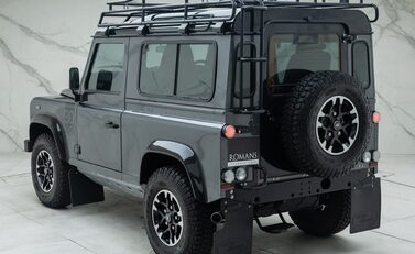 Land Rover Defender 90 ADVENTURE 12