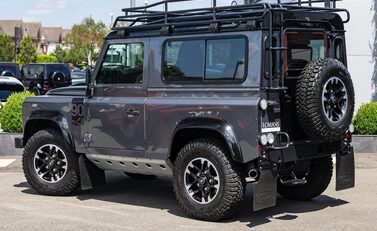 Land Rover Defender 90 ADVENTURE 4