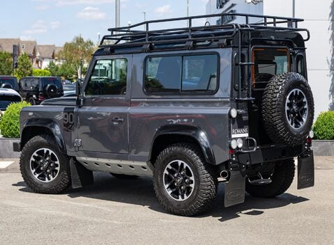 Land Rover Defender 90 ADVENTURE 4