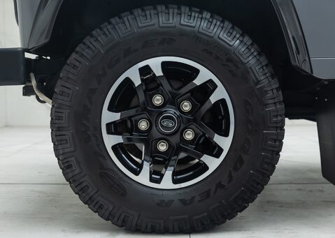 Land Rover Defender 90 ADVENTURE 