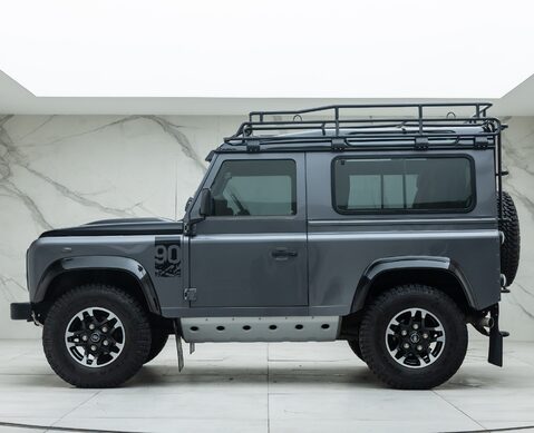 Land Rover Defender 90 ADVENTURE 