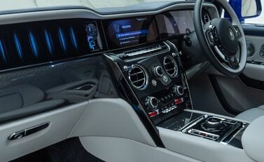 Rolls-Royce Cullinan Series II BLACK BADGE 21