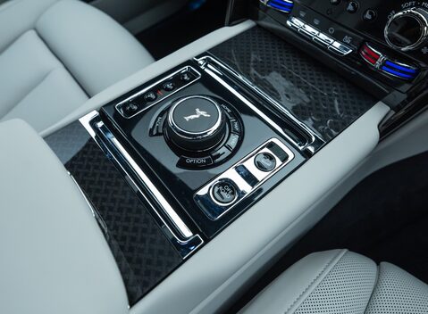 Rolls-Royce Cullinan Series II BLACK BADGE 28