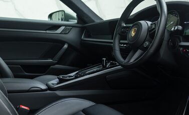 Porsche 911 Carrera S (992) 13