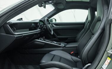 Porsche 911 Carrera S (992) 18