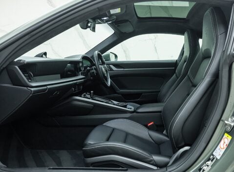 Porsche 911 Carrera S (992) 18