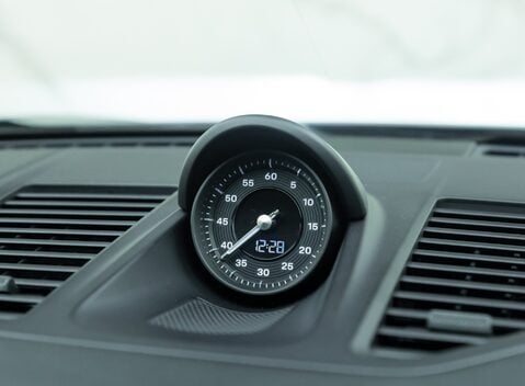 Porsche 911 Carrera S (992) 21