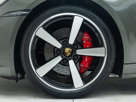 Porsche 911 Carrera S (992)