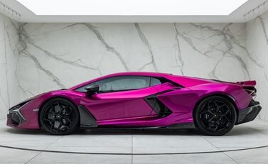 Lamborghini Revuelto 5