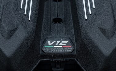 Lamborghini Revuelto 45