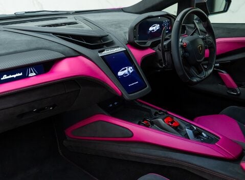 Lamborghini Revuelto 18