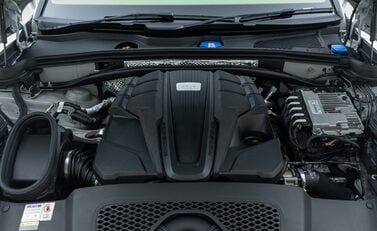 Porsche Macan GTS 35