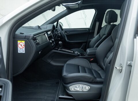 Porsche Macan GTS 19