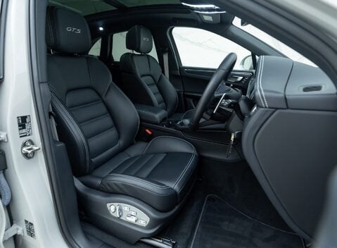 Porsche Macan GTS 14