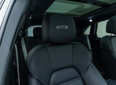 Porsche Macan GTS 15