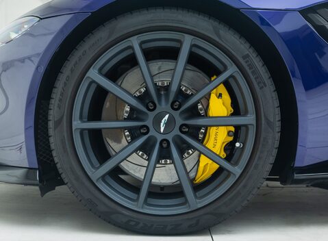 Aston Martin V8 Vantage ROADSTER 29