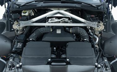 Aston Martin V8 Vantage ROADSTER 45