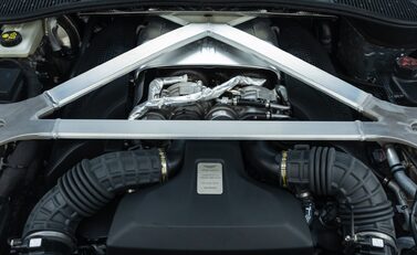 Aston Martin V8 Vantage ROADSTER 46