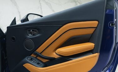 Aston Martin V8 Vantage ROADSTER 27