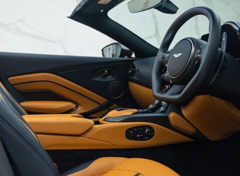 Aston Martin V8 Vantage ROADSTER 16