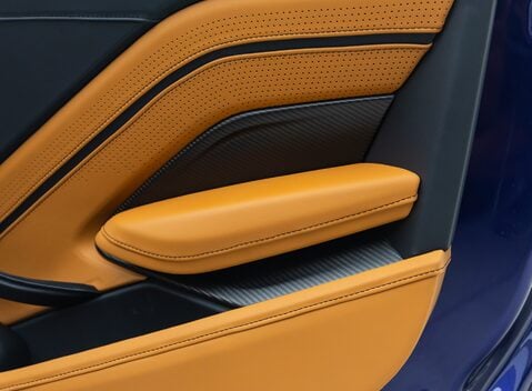 Aston Martin V8 Vantage ROADSTER 28