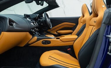 Aston Martin V8 Vantage ROADSTER 20