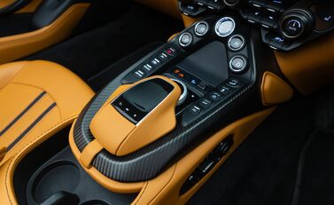 Aston Martin V8 Vantage ROADSTER 25