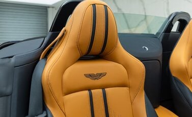 Aston Martin V8 Vantage ROADSTER 19