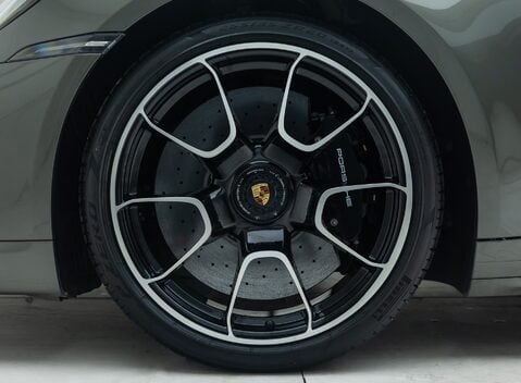 Porsche 911 Turbo S Cabriolet (992) 31