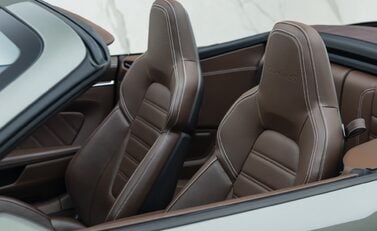 Porsche 911 Turbo S Cabriolet (992) 35