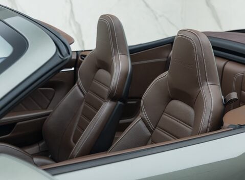 Porsche 911 Turbo S Cabriolet (992) 35