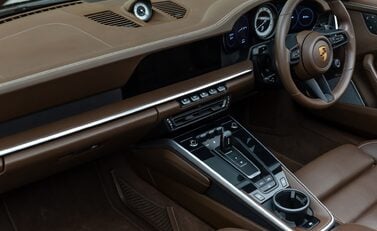 Porsche 911 Turbo S Cabriolet (992) 21