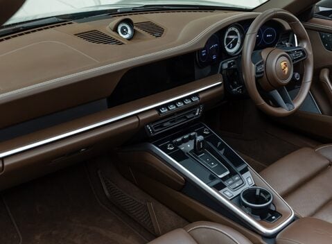 Porsche 911 Turbo S Cabriolet (992) 21