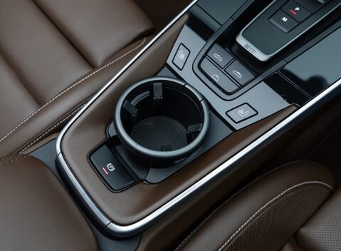 Porsche 911 Turbo S Cabriolet (992) 28