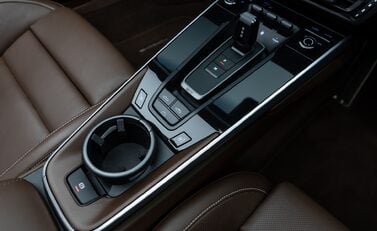 Porsche 911 Turbo S Cabriolet (992) 27