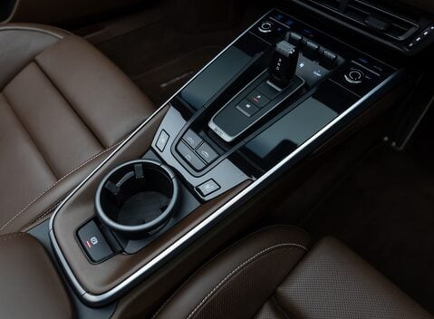 Porsche 911 Turbo S Cabriolet (992) 27