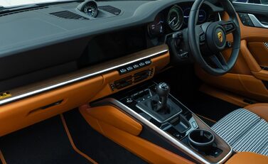 Porsche 911 SPORT CLASSIC (992) 18