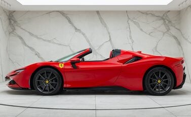 Ferrari SF90 Spider 6