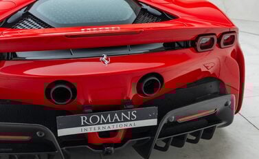 Ferrari SF90 Spider 32