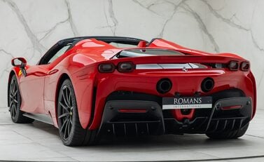 Ferrari SF90 Spider 13