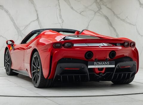 Ferrari SF90 Spider 13