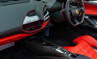 Ferrari SF90 Spider 22