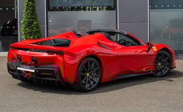 Ferrari SF90 Spider 4