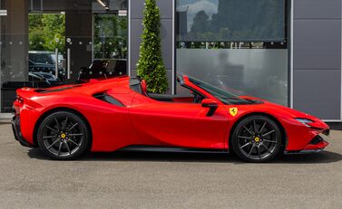 Ferrari SF90 Spider 3