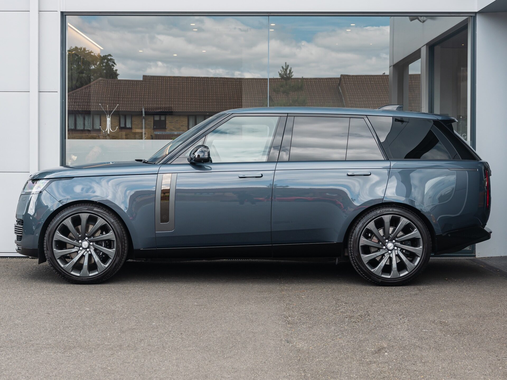 Used Land Rover Range Rover P530 SV for sale | Varesine Blue Metallic