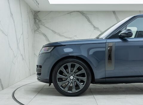 Land Rover Range Rover P530 SV 37