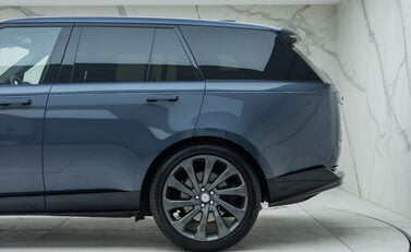 Land Rover Range Rover P530 SV 38